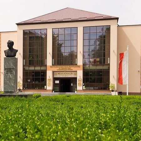 Pokoje Goscinne W Centrum Kultury Wsi Polskiej Wierzchoslawice Buitenkant foto